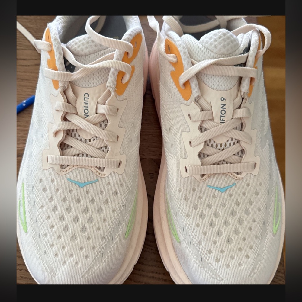Hoka Women Size 8 Wide Vanilla Color